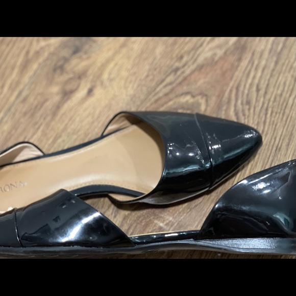 Women Flats - Picture 2 of 3